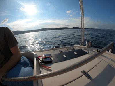 Lad opp med sol på båten. Solcelle og powerbank er vanntett og sjøsprut-proof