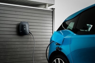 DEFA eRange IQ - Smart hjemmelader - Opptil 7,4kW - Med uttak
